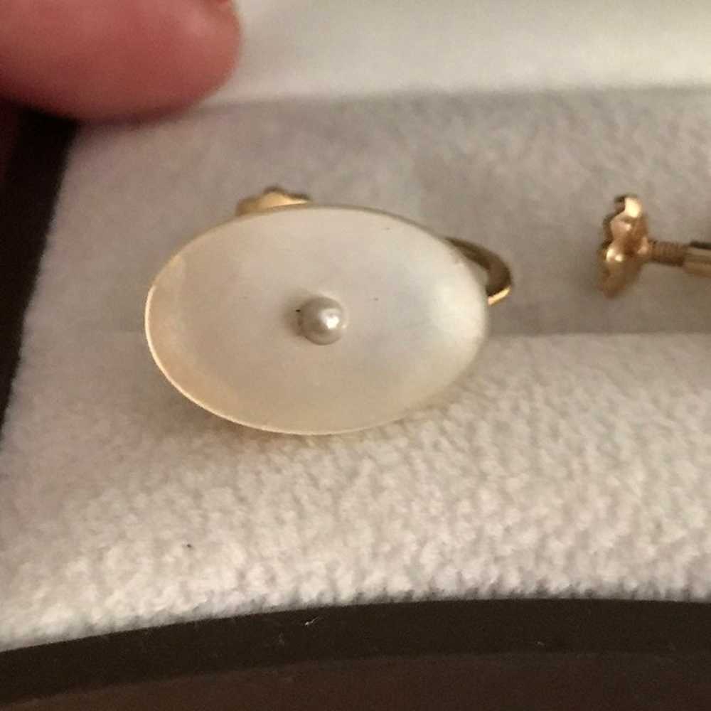 Vintage 14k Gold pearl screw back earrings - image 2