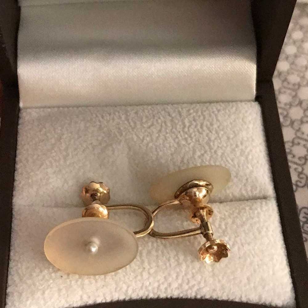 Vintage 14k Gold pearl screw back earrings - image 5