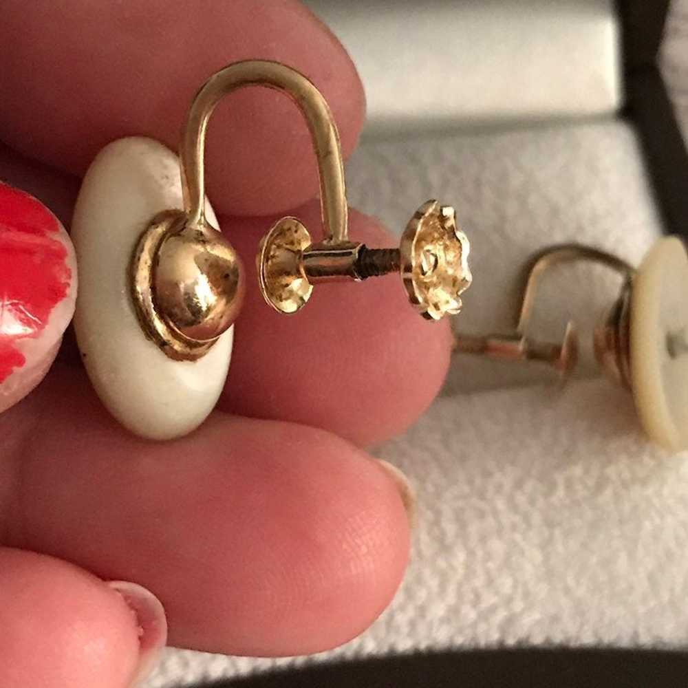 Vintage 14k Gold pearl screw back earrings - image 8