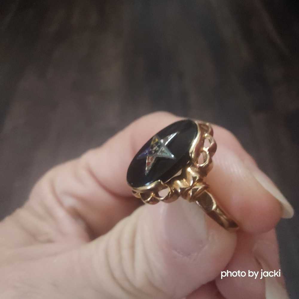 10k gold oval Onyx Eastern Star Ring, Vintage, Si… - image 3