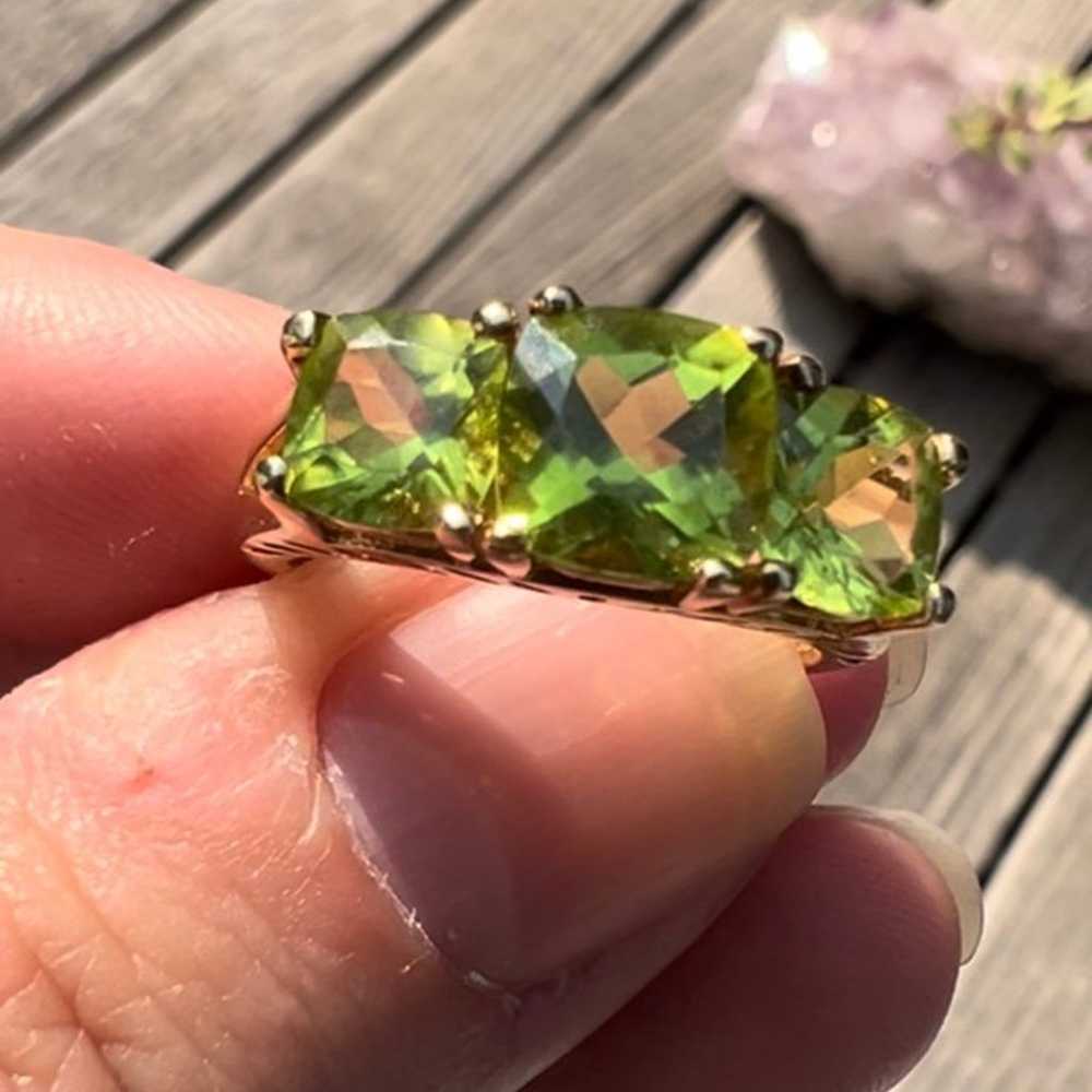 Vintage 3 cushion cut Stone 14K gold Peridot Ring… - image 1