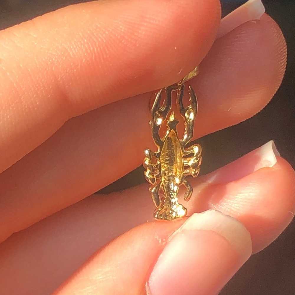 Vintage highly detailed 14k 585 gold lobster pend… - image 3