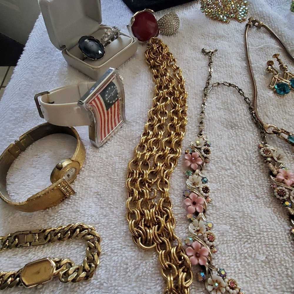 HUGE Vintage Jewelry lot!!!!! - image 3