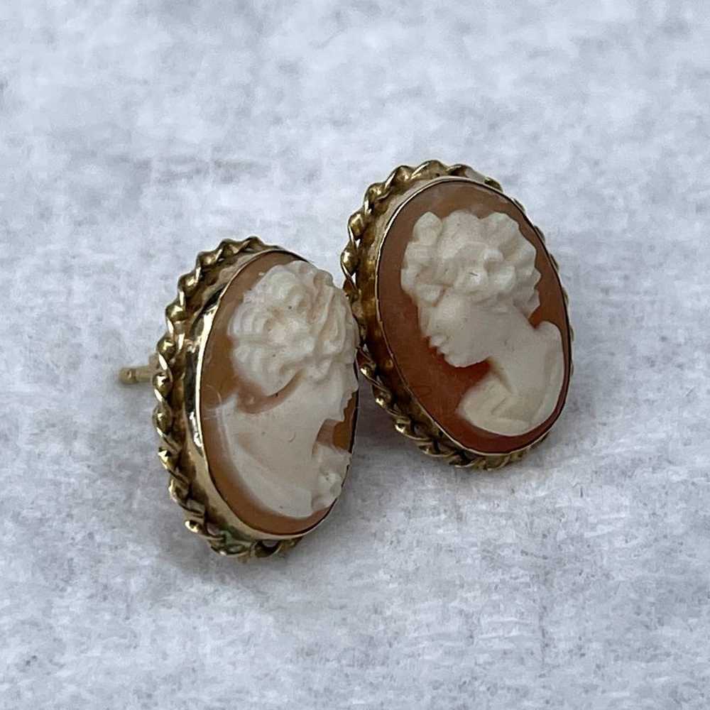 Vintage Estate 14k Yellow Gold Cameo Earrings She… - image 2