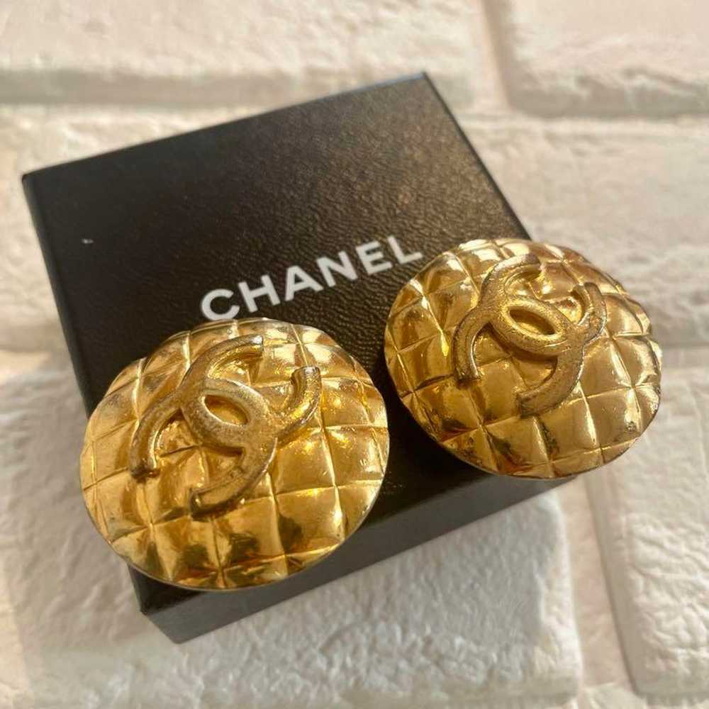 CHANEL Vintage Matelassé Coco Mark Earrings - image 2