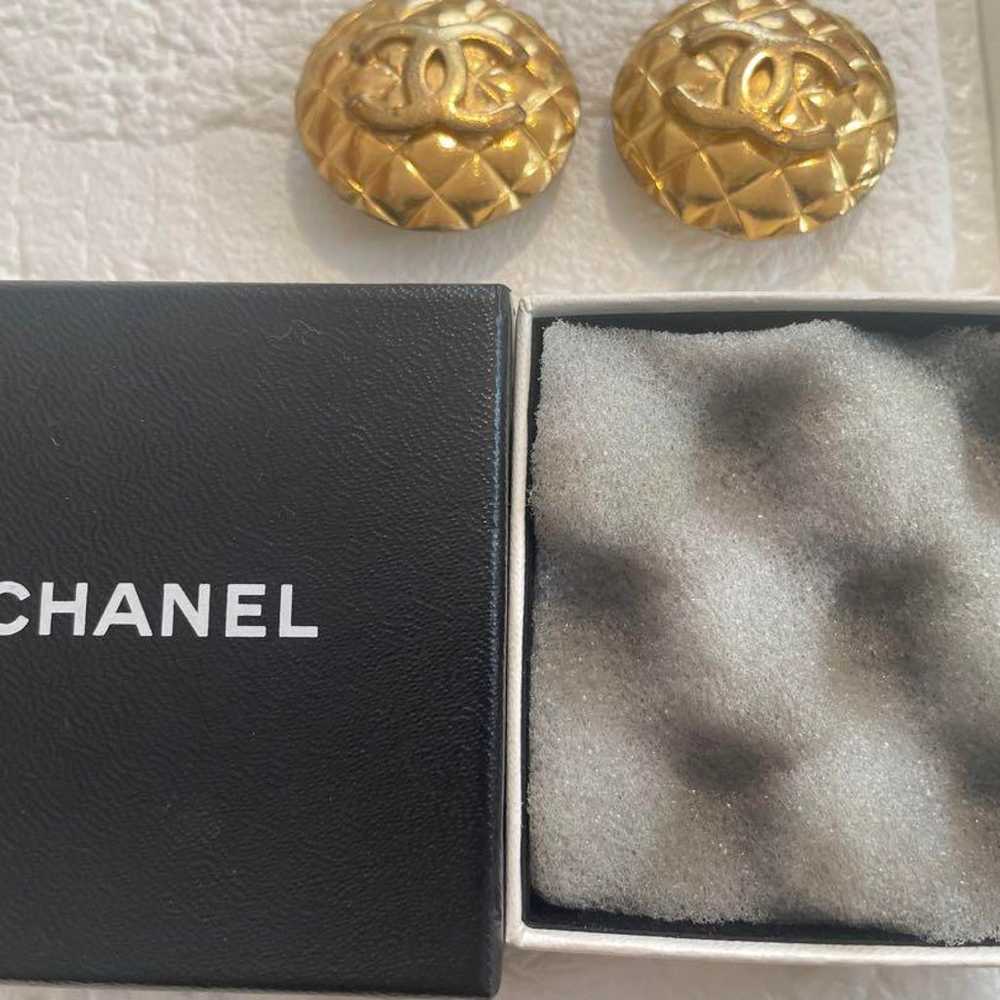 CHANEL Vintage Matelassé Coco Mark Earrings - image 7