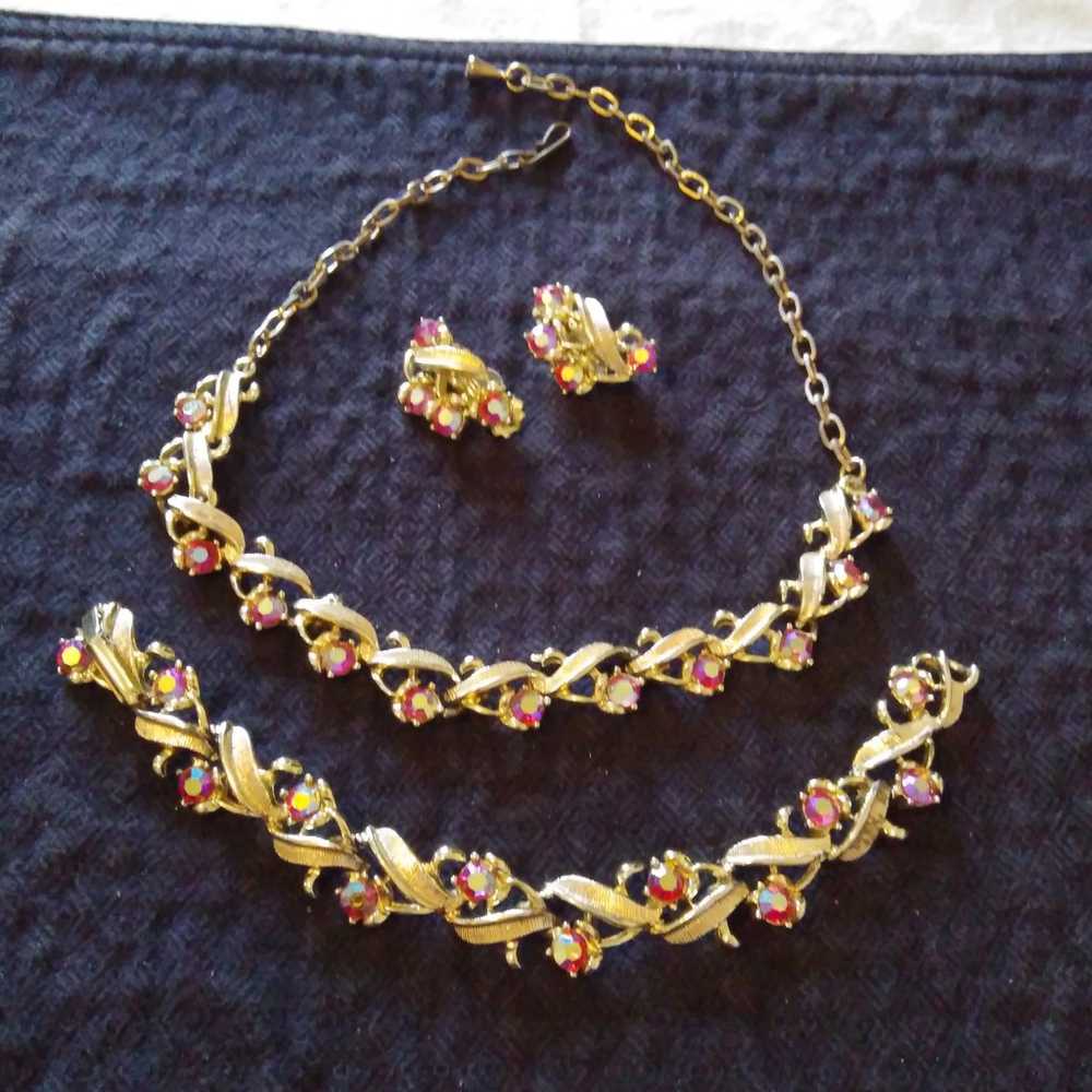 Vintage Trifari Pink & Gold Set - image 1