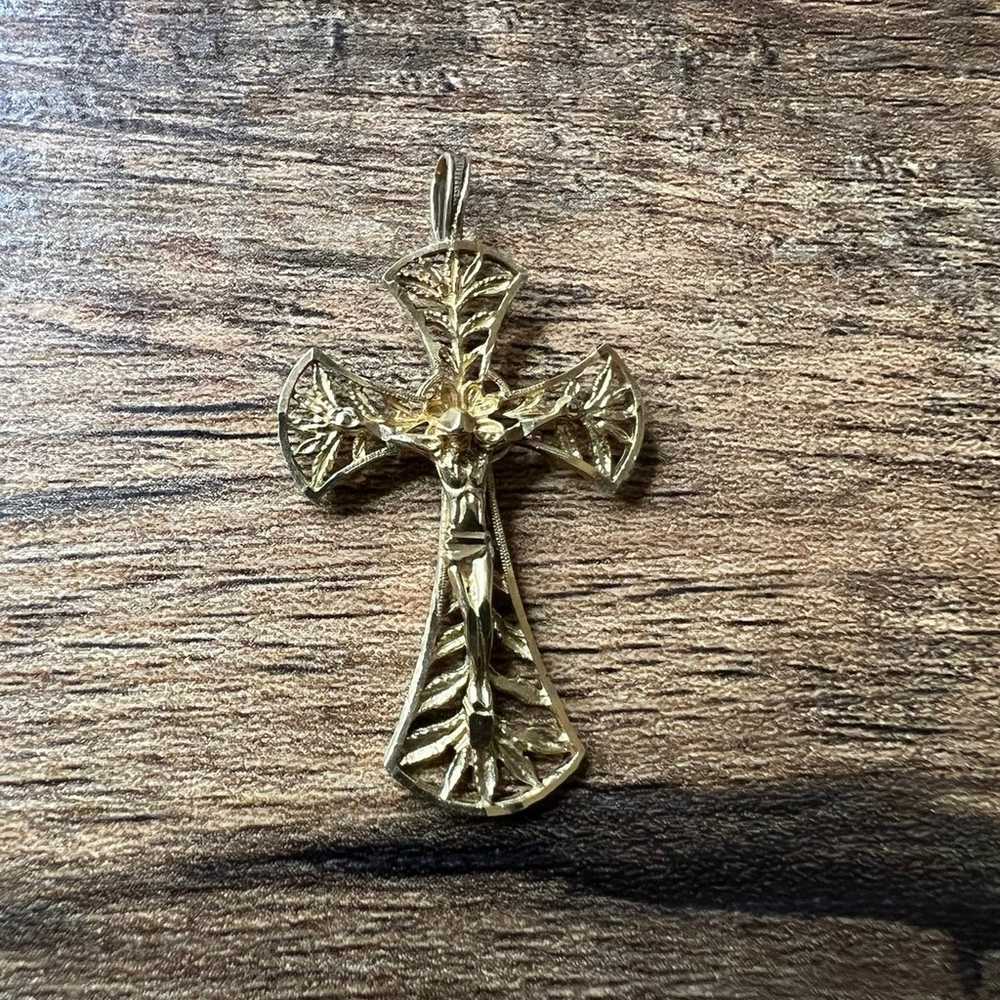 14K YELLOW GOLD CRUCIFIX PENDANT - image 10