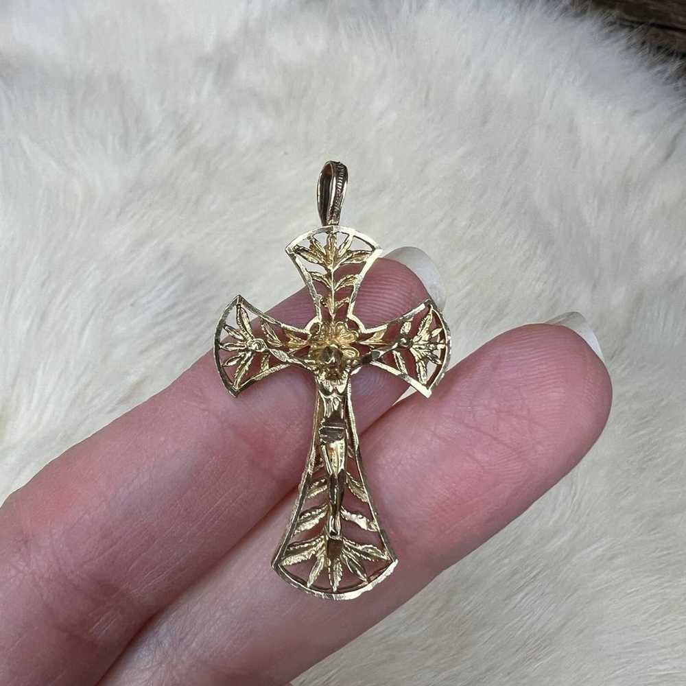 14K YELLOW GOLD CRUCIFIX PENDANT - image 1