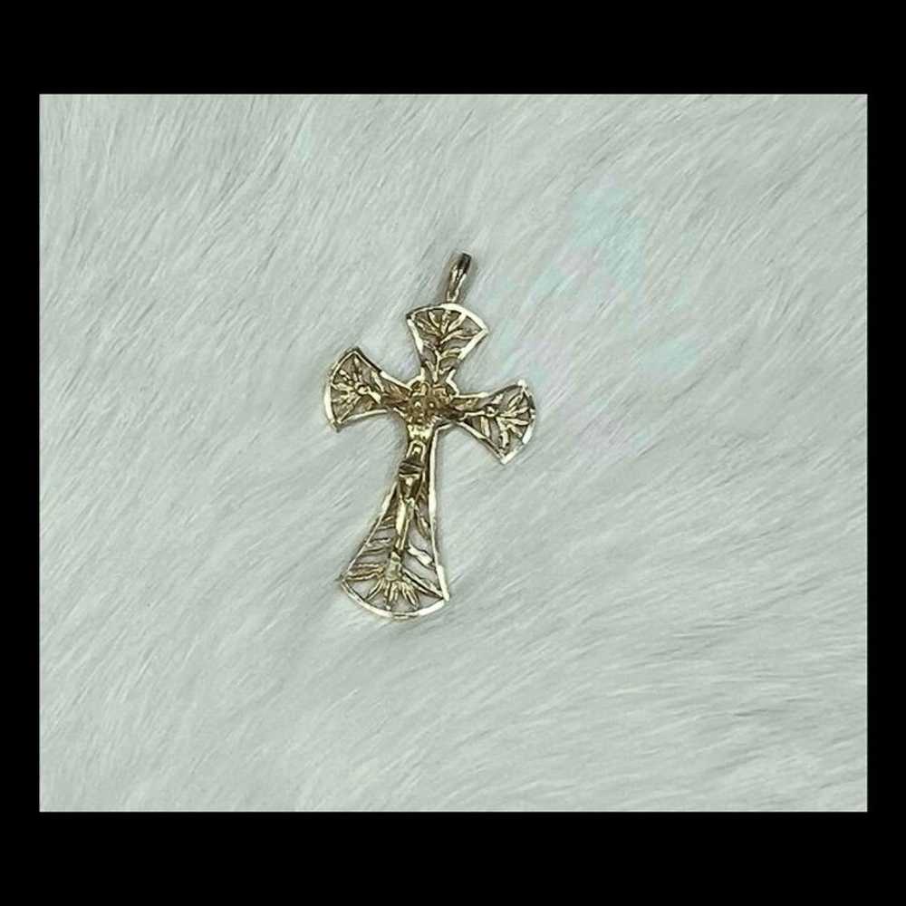 14K YELLOW GOLD CRUCIFIX PENDANT - image 2