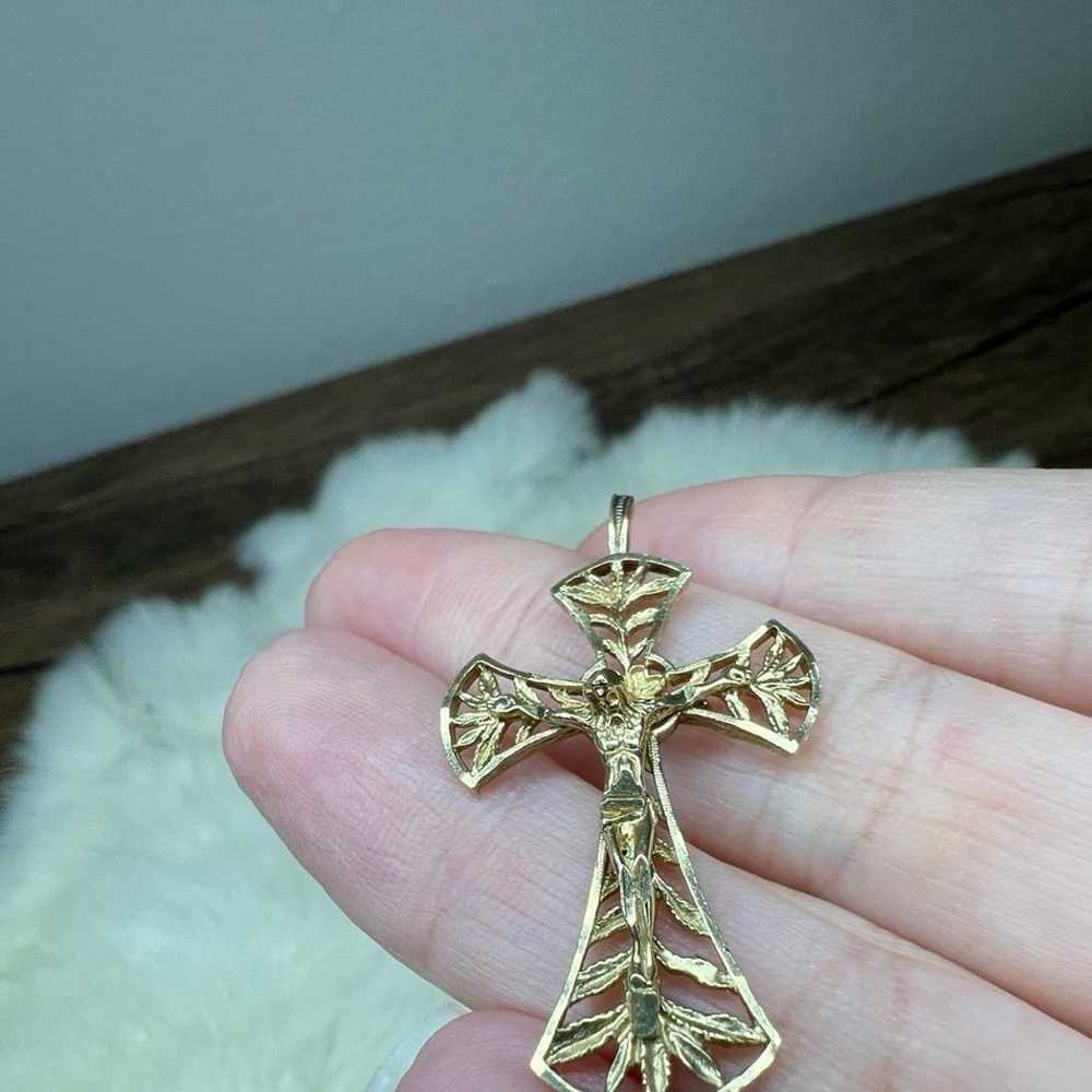 14K YELLOW GOLD CRUCIFIX PENDANT - image 4