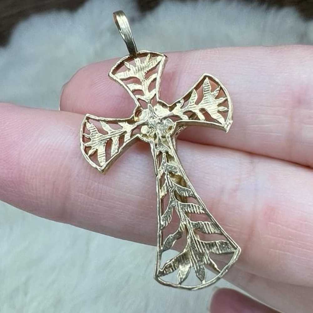 14K YELLOW GOLD CRUCIFIX PENDANT - image 6