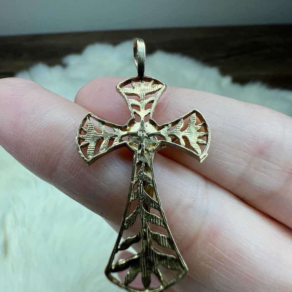 14K YELLOW GOLD CRUCIFIX PENDANT - image 7