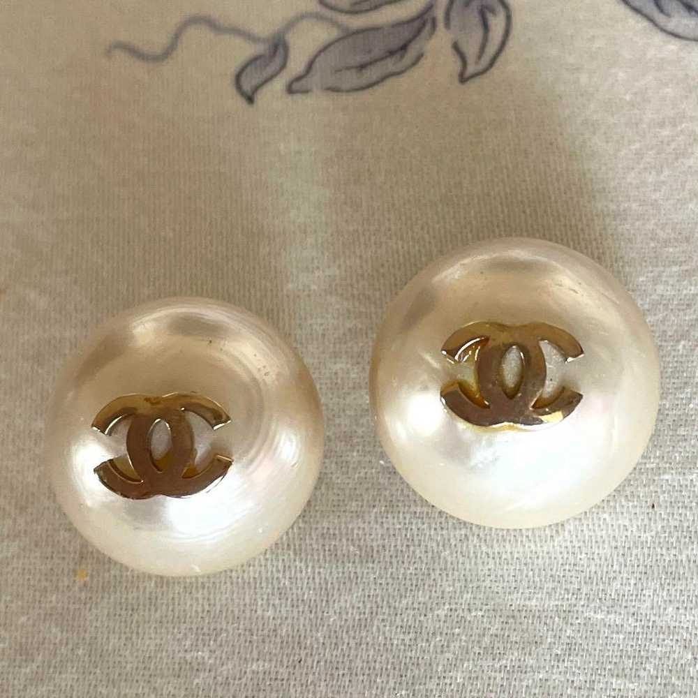 CHANEL Vintage Pearl Coco Mark Earrings - image 2