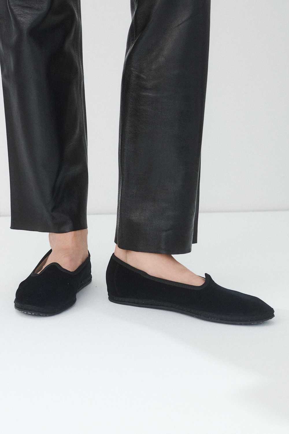 Vibi Venezia Velvet Loafers - Nero - image 4