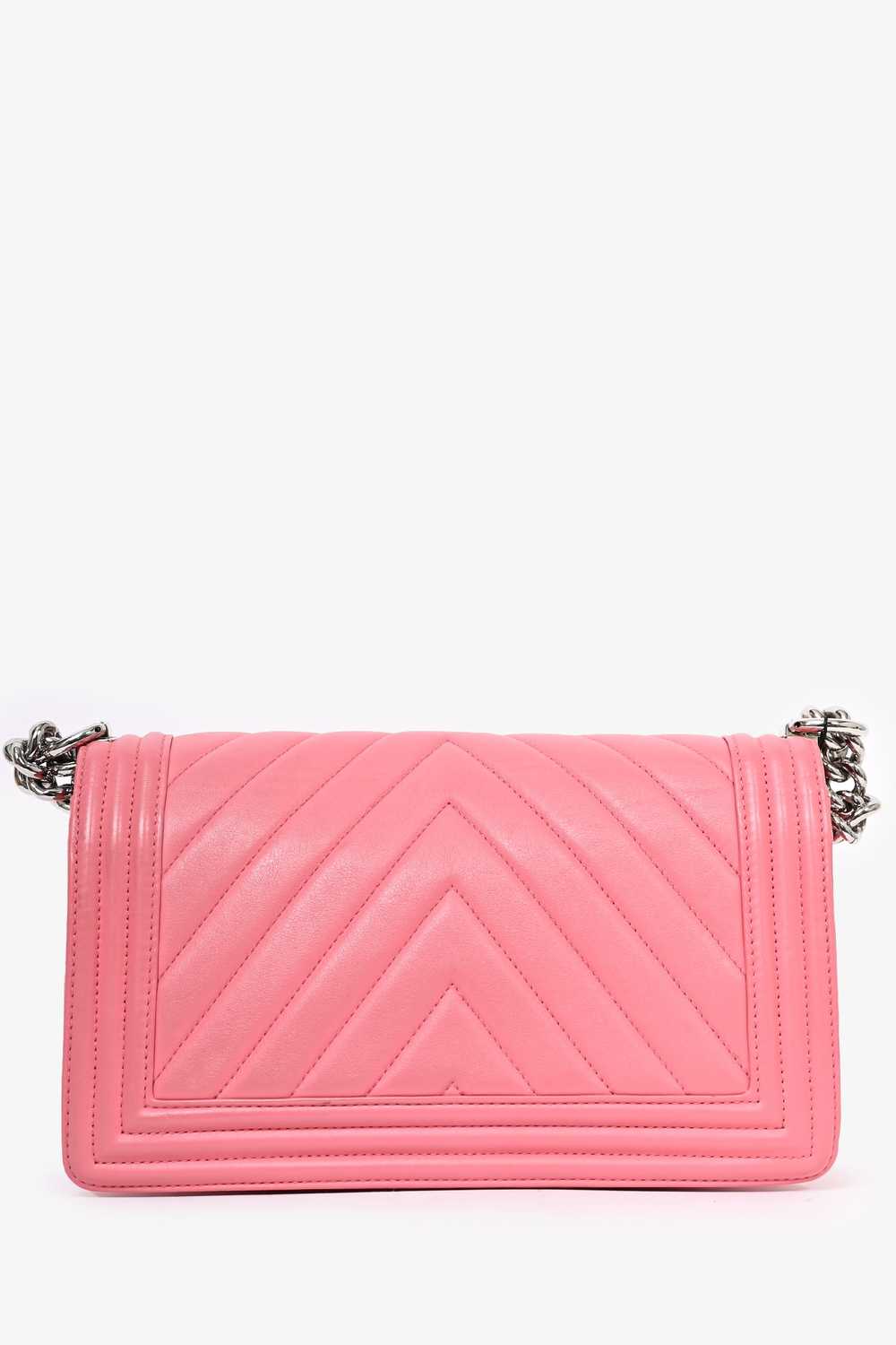 Pre-Loved Chanel™ 2016/17 Pink Leather Chevron Pa… - image 2