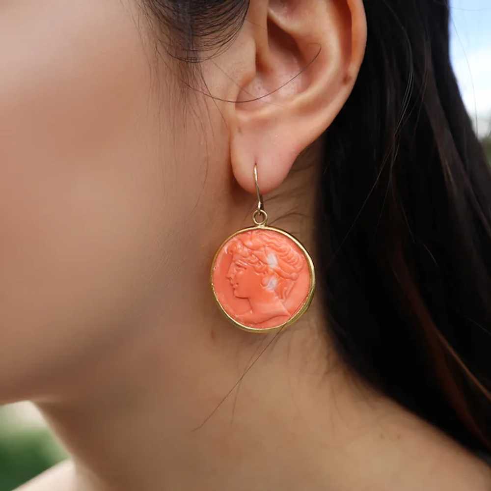 Vintage 18kt yellow Gold Coral Cameos Earrings - image 2