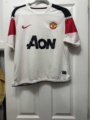 Nike × Vintage Manchester United jersey