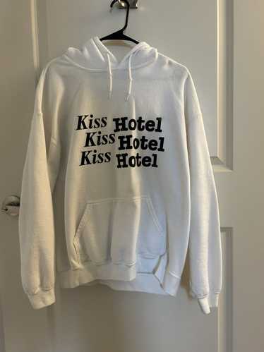 Kiss × Streetwear Kiss Hotel Hoodie White & Black