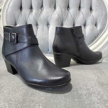 Clarks Boots 7.0 - image 1