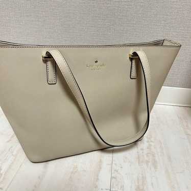 First come, first served - Kate Spade tote bag.