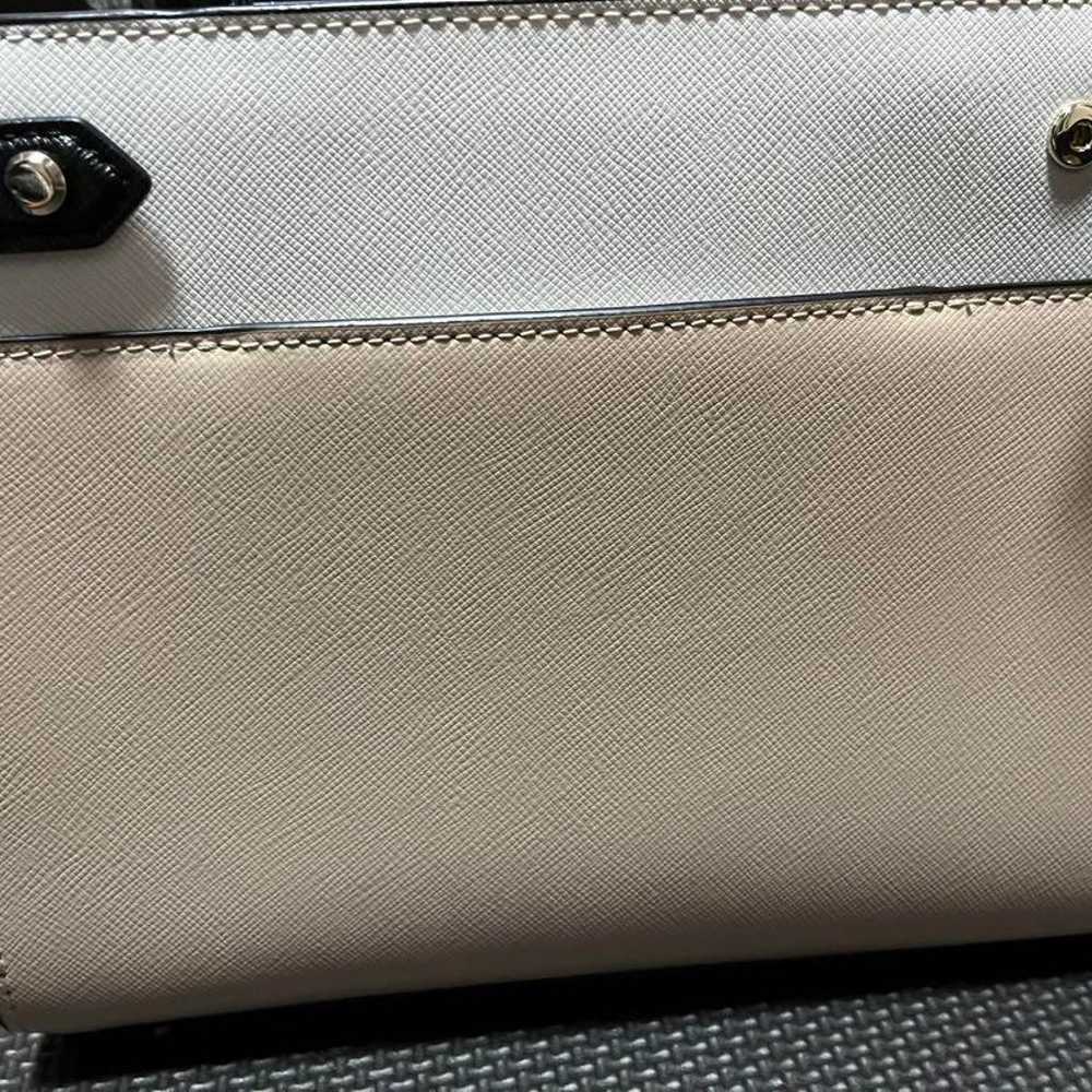 kate spade Handbag White/Beige Synthetic Leather - image 2