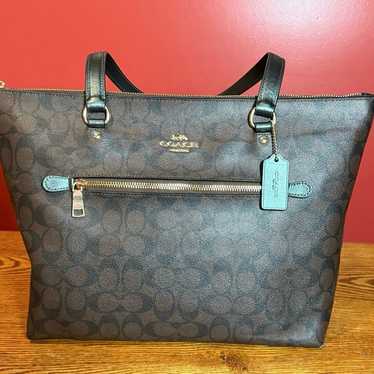 Coach Gallery NS Pearlescent hot Leather Zipper Tote