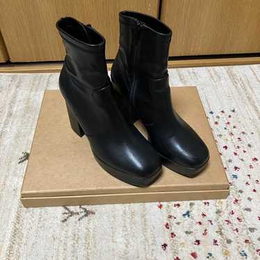 R&E Short Boots Size M