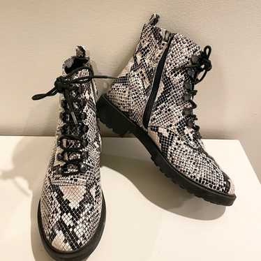 Linea Paolo snakeskin leather boots sz 8