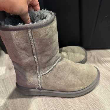 Classic short UGG boots