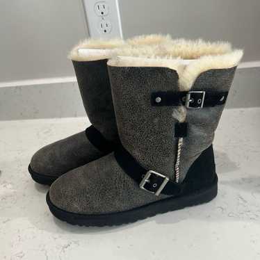 Ugg Classic Short  Dylan Boots