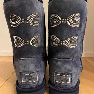 Swarovski Ugg 2024 Classic Crystal Bow. Womens 9