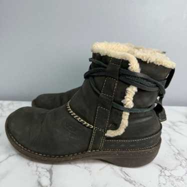 UGG Women’s Ankle Boots Waterproof Leather sz 8 Sh