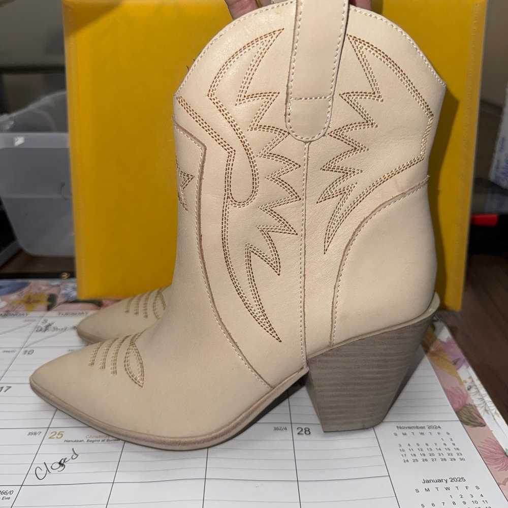 Dolce vita ankle boots  sand color size 6 like new - image 3