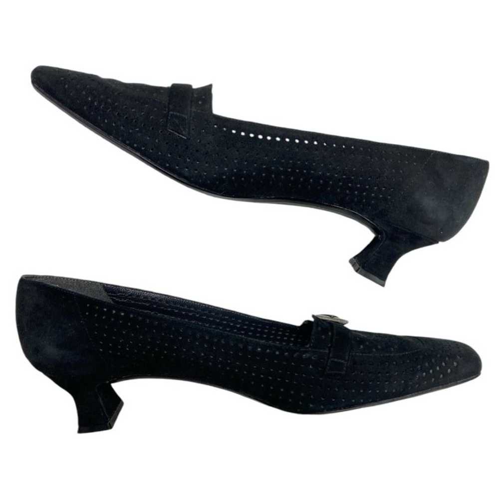 Vintage Stuart Weitzman black kitten heeled shoes… - image 2