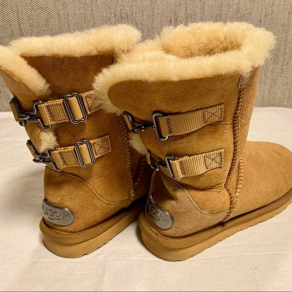 UGG sheepskin boots, almost unused, size 23cm. - image 1