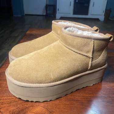 UGG - image 1