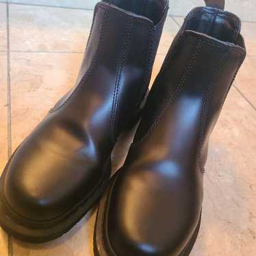 Dr. Martens 2976 MONO Chelsea Boots Side Gore