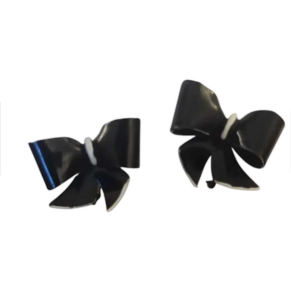 Vintage Black and White Bow Hinged Screw Back Ear… - image 1