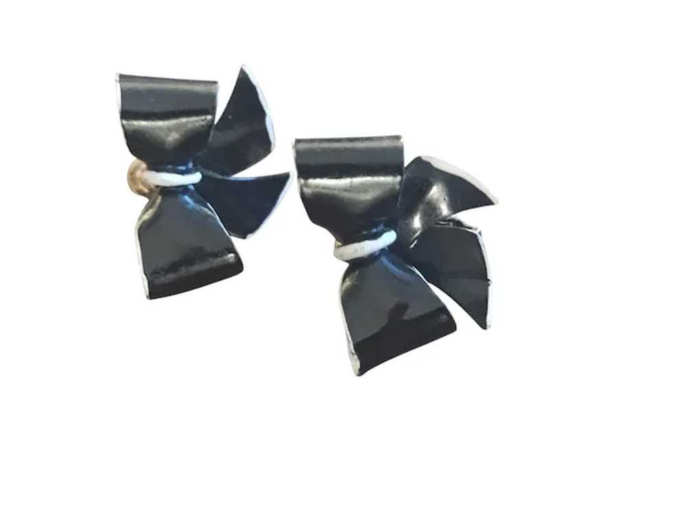 Vintage Black and White Bow Hinged Screw Back Ear… - image 2