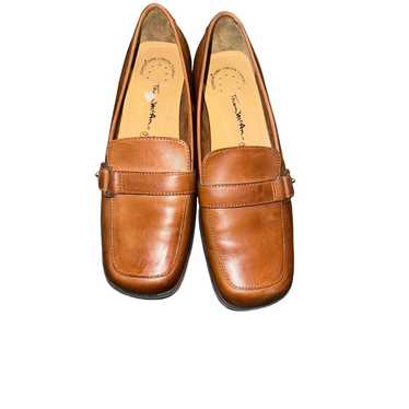 Women’s Thom McAn Tan Leather Loafers. Size 7.5