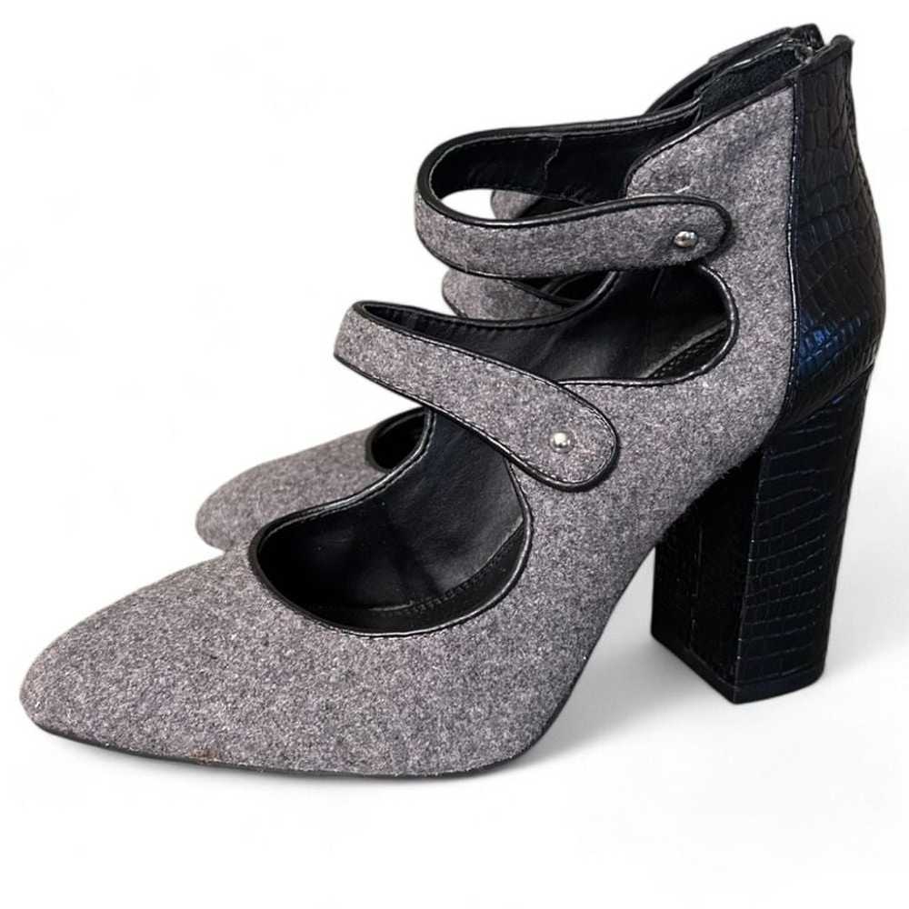 Gianni Bini Elegant Gray Felt Triple Strap Block … - image 1