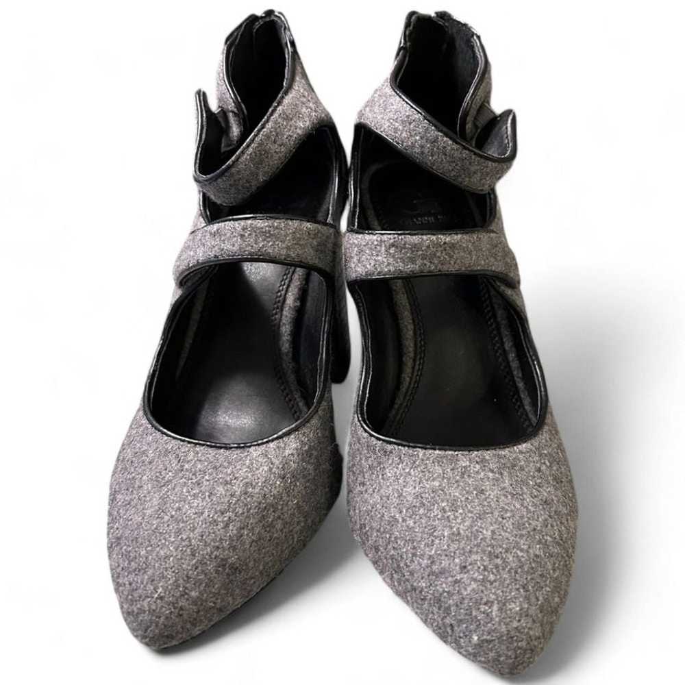 Gianni Bini Elegant Gray Felt Triple Strap Block … - image 5