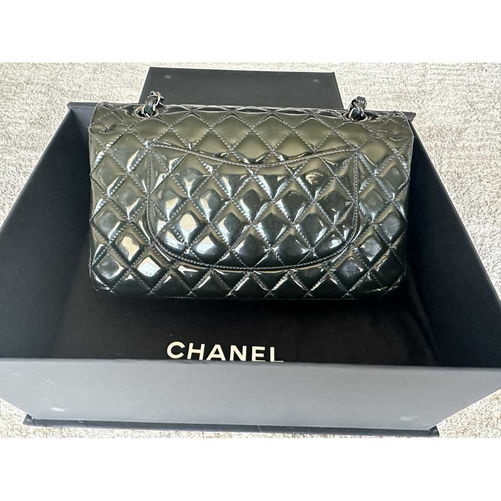 Chanel Timeless/Classique patent leather crossbod… - image 2