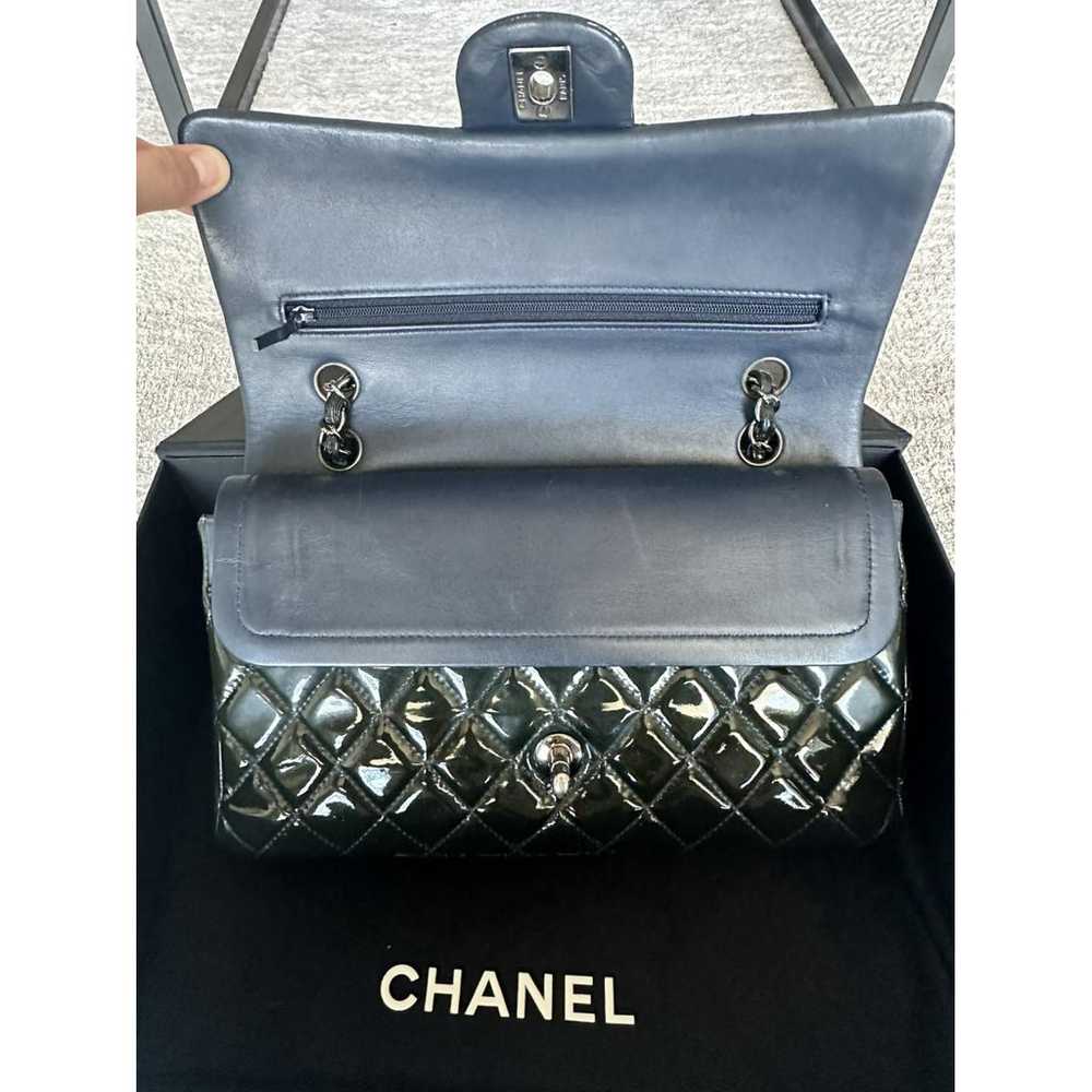 Chanel Timeless/Classique patent leather crossbod… - image 7