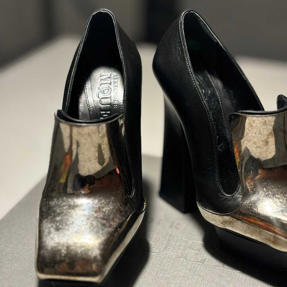 3.5 Alexander McQueen Metal Toe Cap Leather Pumps - image 10