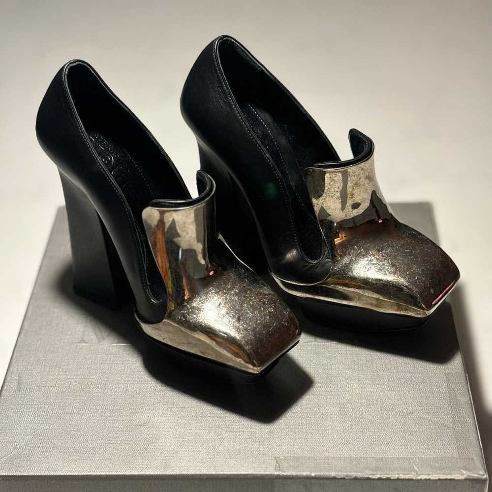 3.5 Alexander McQueen Metal Toe Cap Leather Pumps - image 1