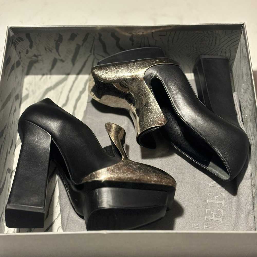 3.5 Alexander McQueen Metal Toe Cap Leather Pumps - image 9