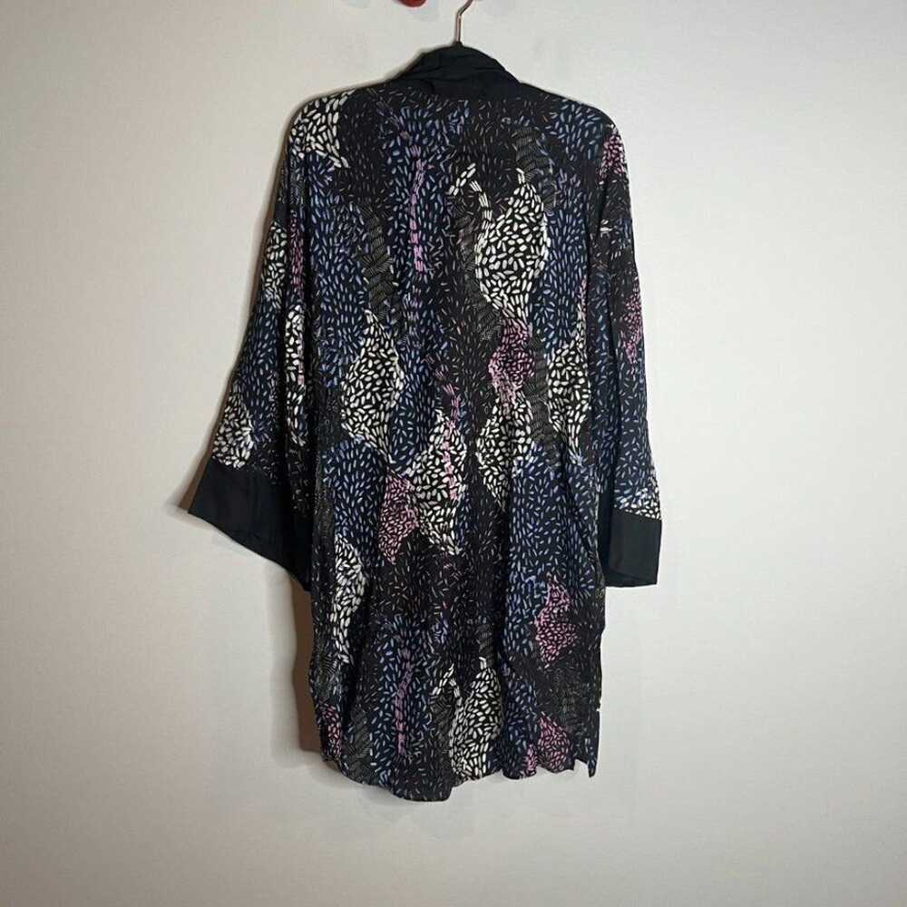 BCBG MaxAzria patterned layered kimono style dress - image 5