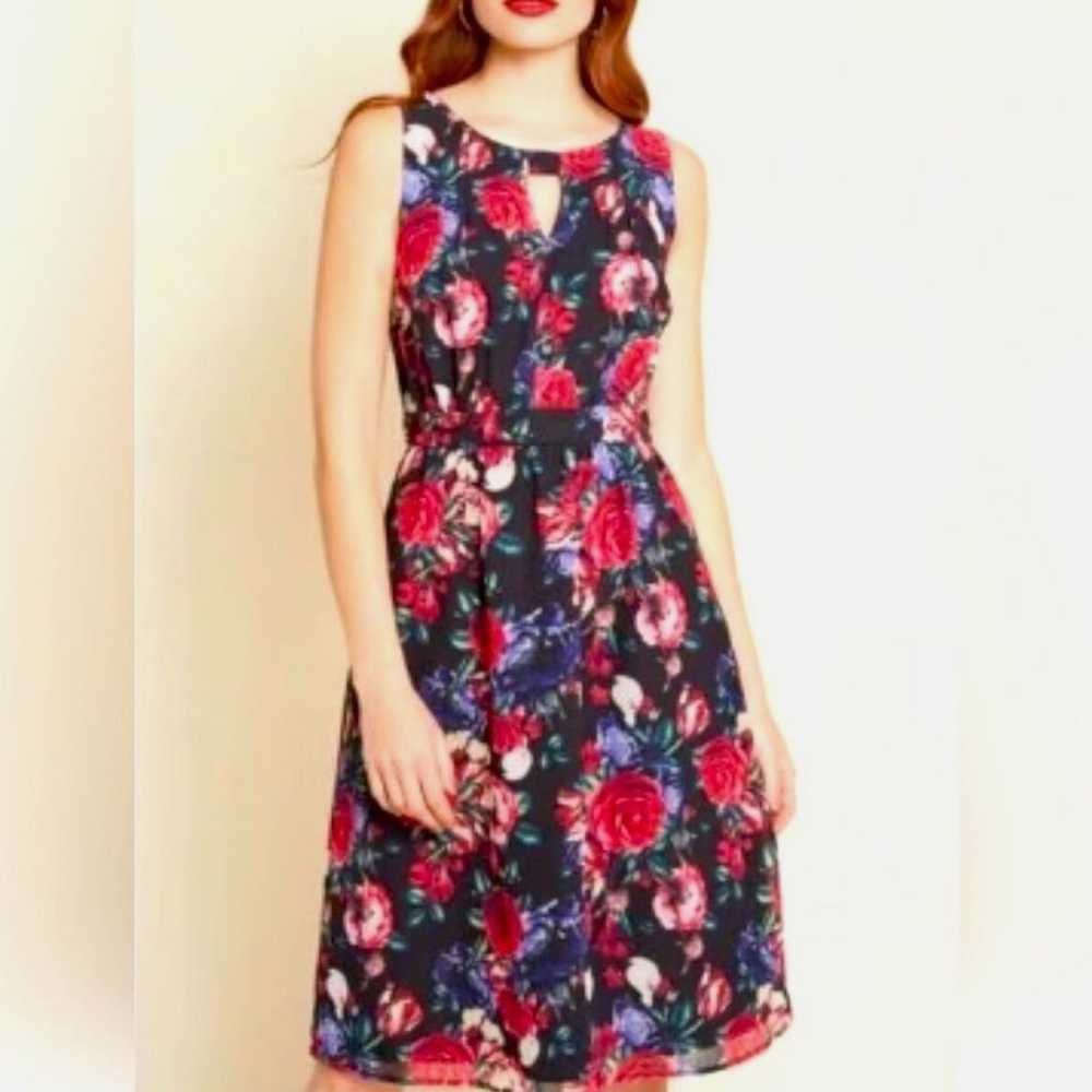 Modcloth Women’s Size Small Flaunts And Needs Ros… - image 1